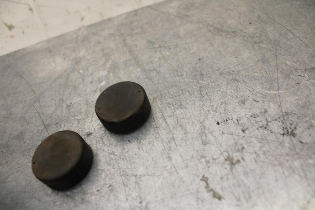 75 SUZUKI GT 550 GAS TANK FUEL MOUNTING RUBBER  BB72