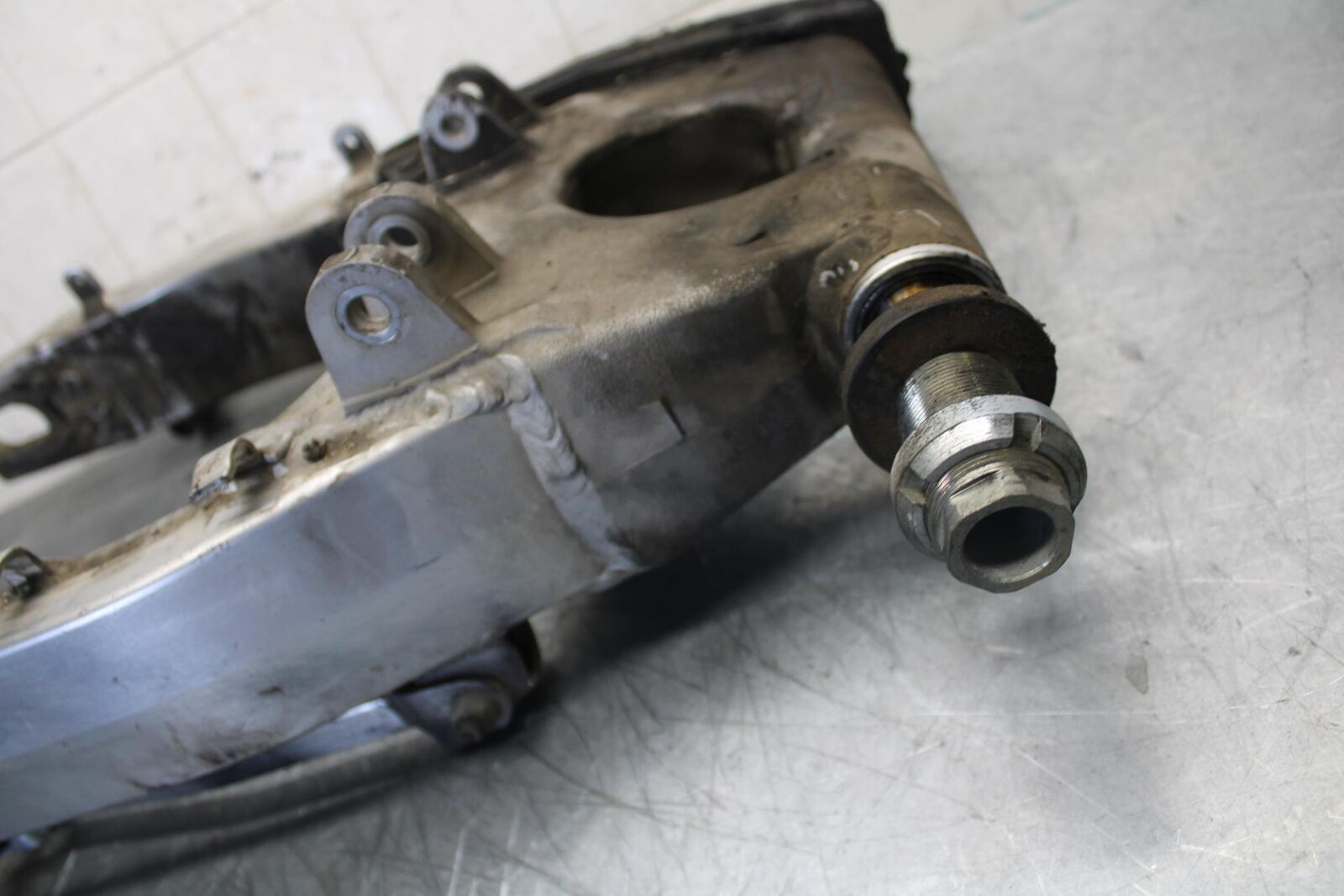 1998 Suzuki TL1000S REAR SWINGARM BACK SUSPENSION SWING ARM BB508