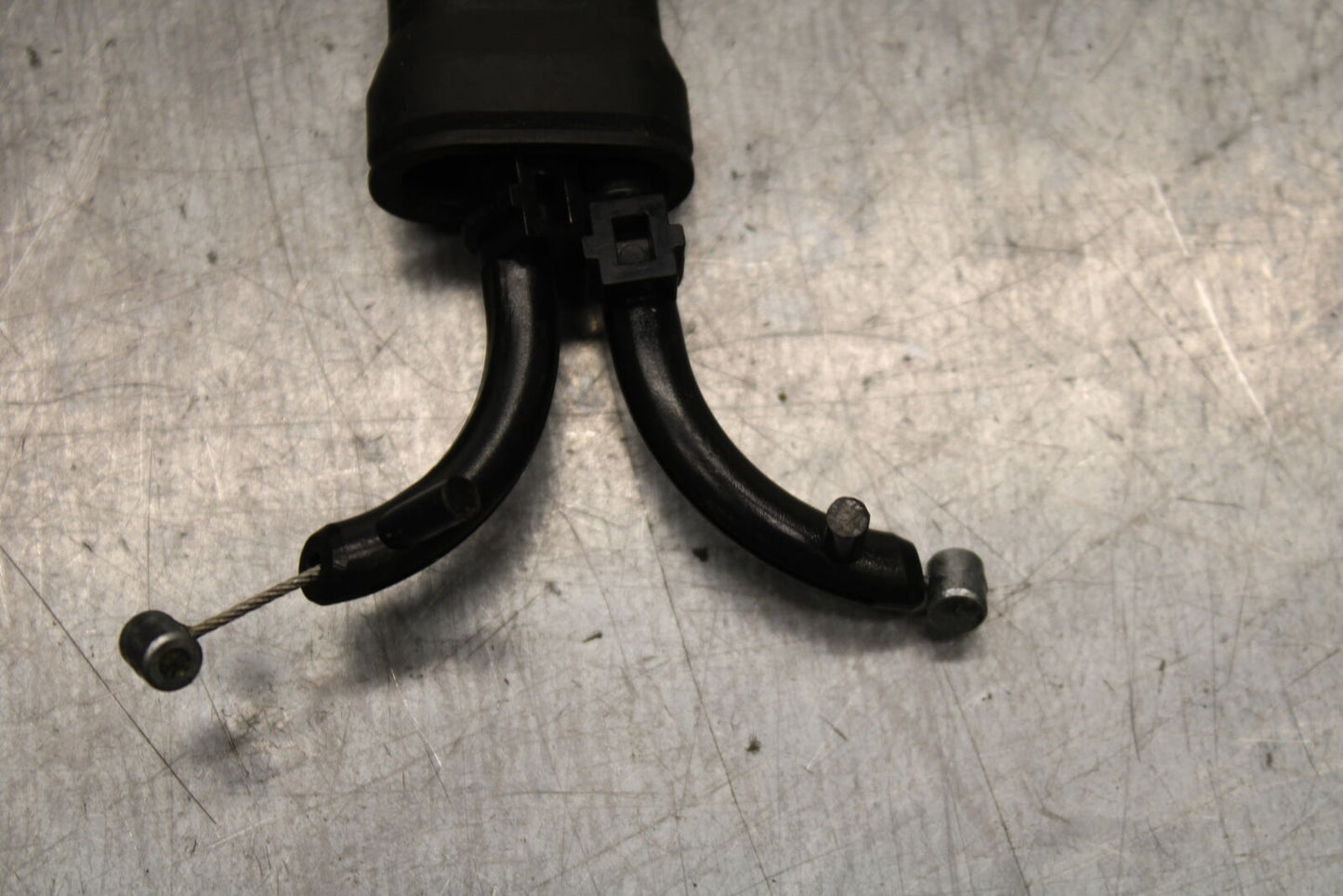 09-14 YAMAHA YZF R1 THROTTLE CABLE LINE HOUSING GUIDE BB118