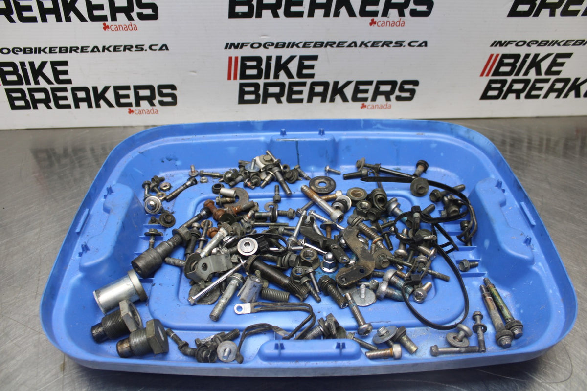 2006 Suzuki Boulevard C90  BOLTS HARDWARE MOTOR SCREWS BB849