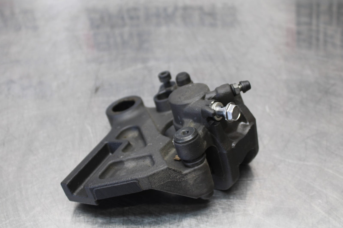 21-23 KAWASAKI NINJA ZX6R REAR BACK BRAKE CALIPER W MOUNT BRACKET BB179