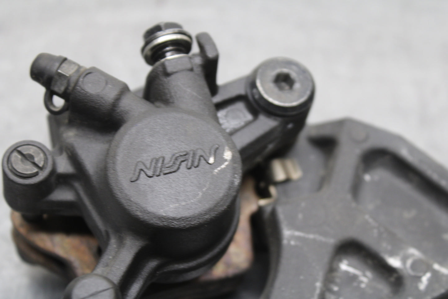 13-17 KAWASAKI NINJA ZX6R ZX636E REAR BACK BRAKE CALIPER W MOUNT BRACKET BB735