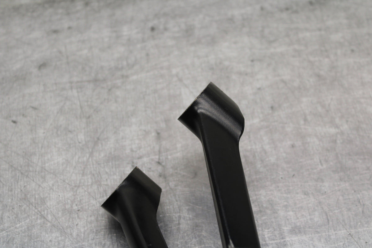 09 SUZUKI GSXR600 REAR BACK PASSENGER PEG SET PAIR BB759
