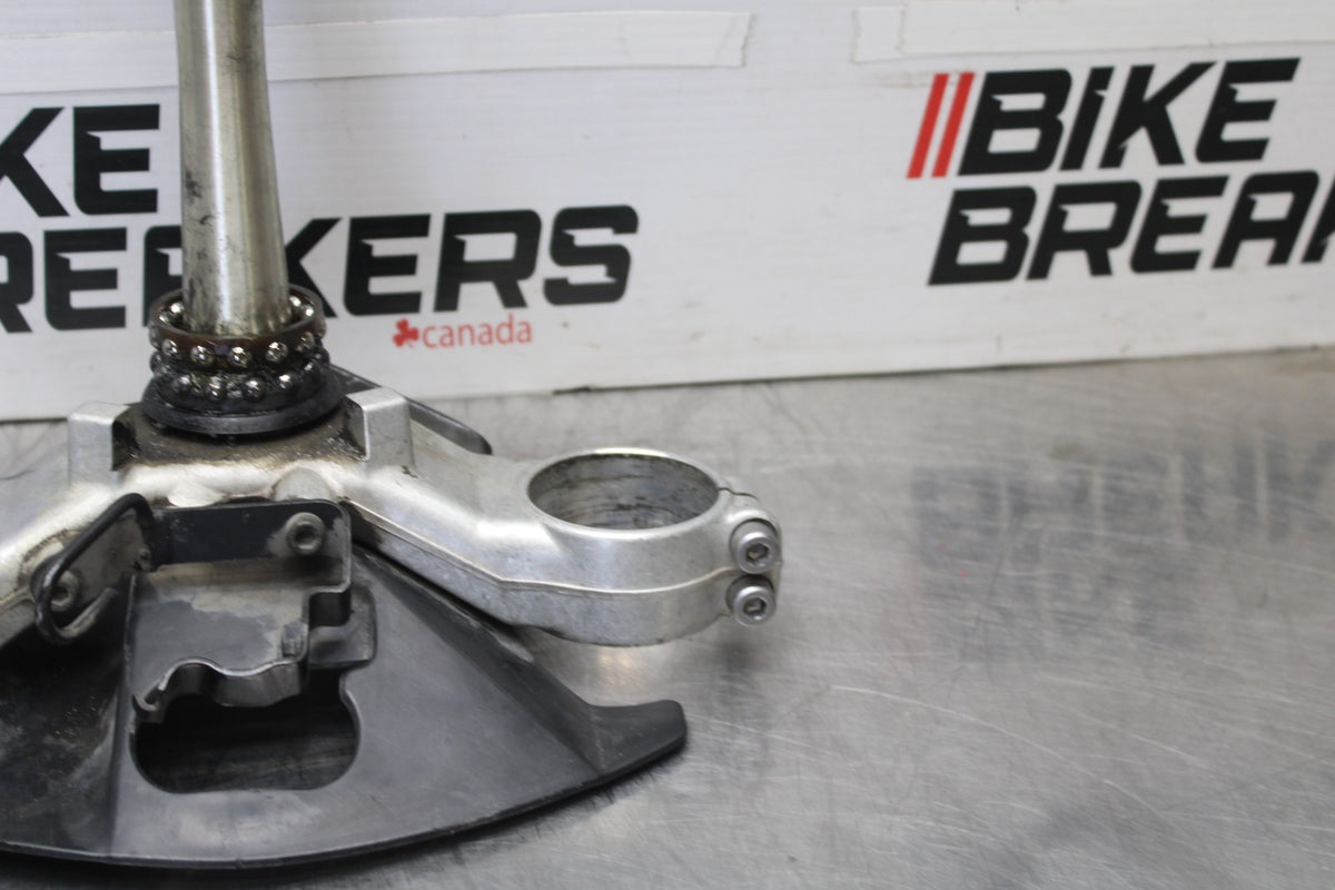 00-01 YAMAHA YZF R1 FRONT FORKS CLAMP LOWER TRIPLE TREE STEM BB755