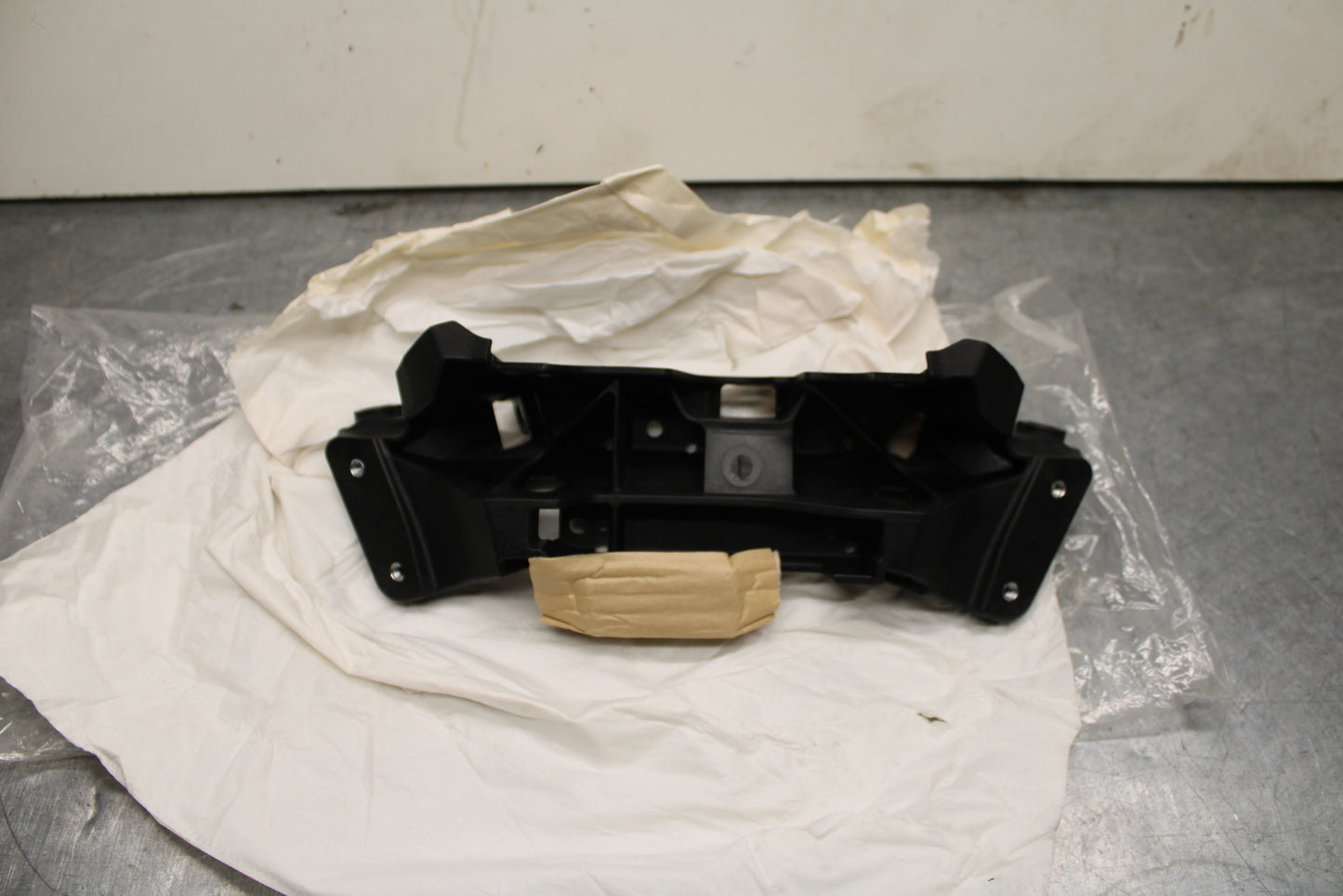 19-23 KAWASAKI NINJA ZX6R UPPER FAIRING MIRROR GAUGES STAY BRACKET BB749