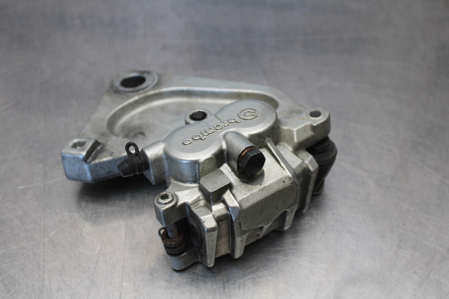 05-06 VICTORY KINGPIN DELUXE REAR BACK BRAKE CALIPER W MOUNT BRACKET BB195