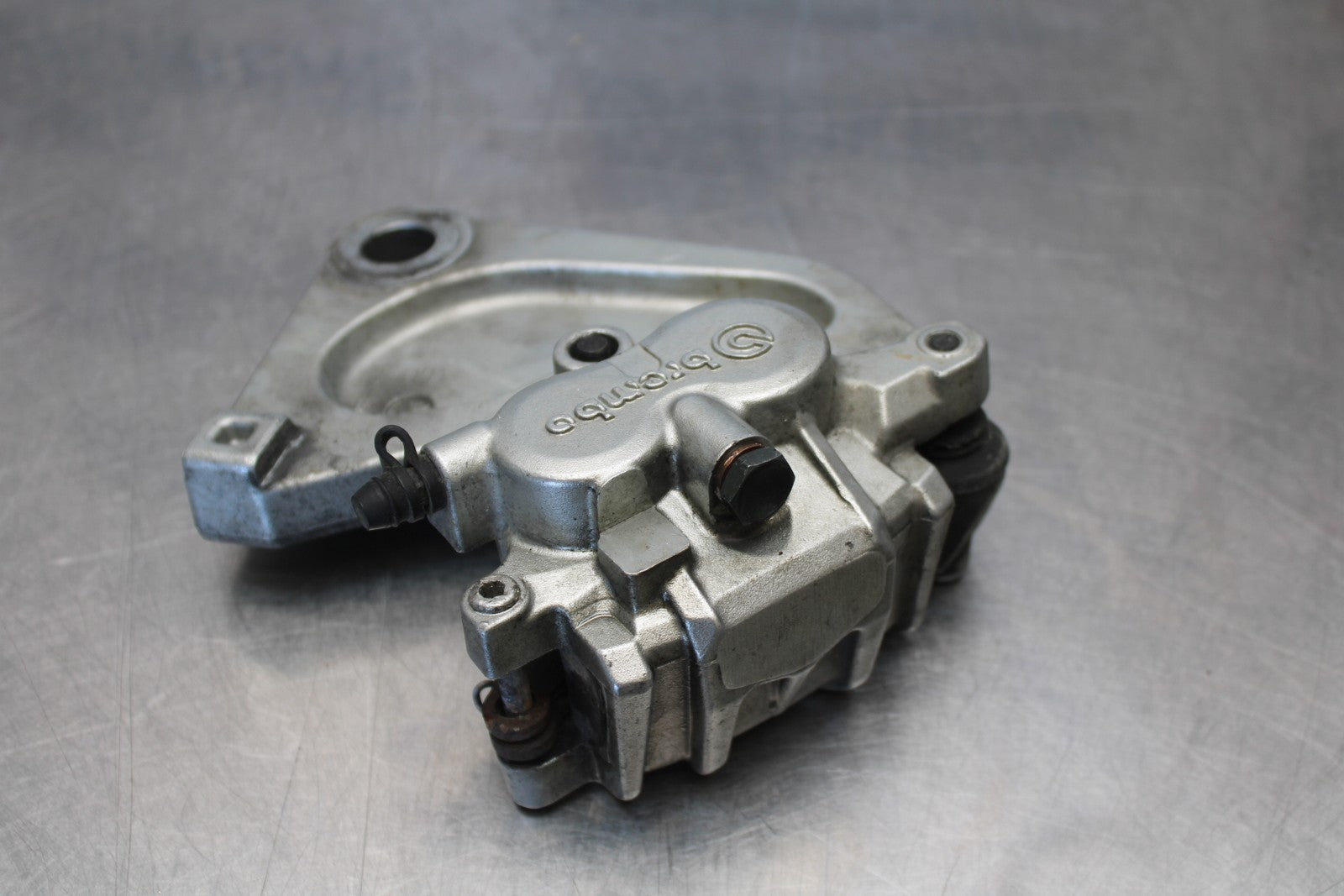 05-06 VICTORY KINGPIN DELUXE REAR BACK BRAKE CALIPER W MOUNT BRACKET BB195