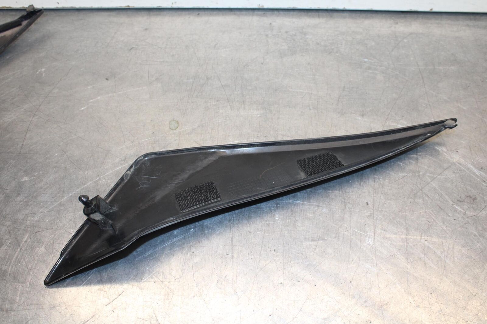 2011 Suzuki GSXR600 RIGHT LEFT FRONT SIDE SEAT PANELS TRIMS COWLS BB605
