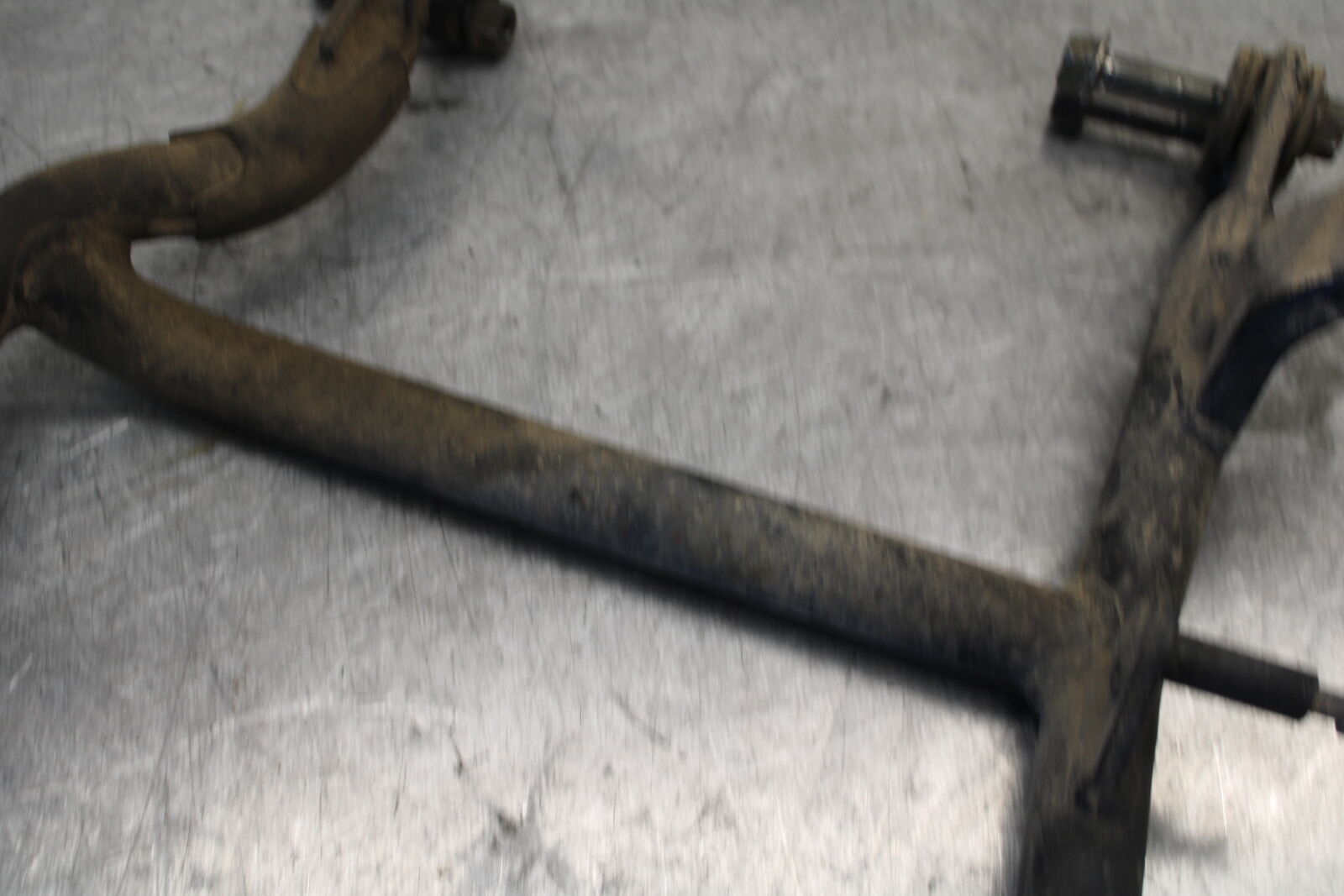 07-09 YAMAHA FZ6 CENTER MAIN STAND 5VX-27111-03-00 BB713