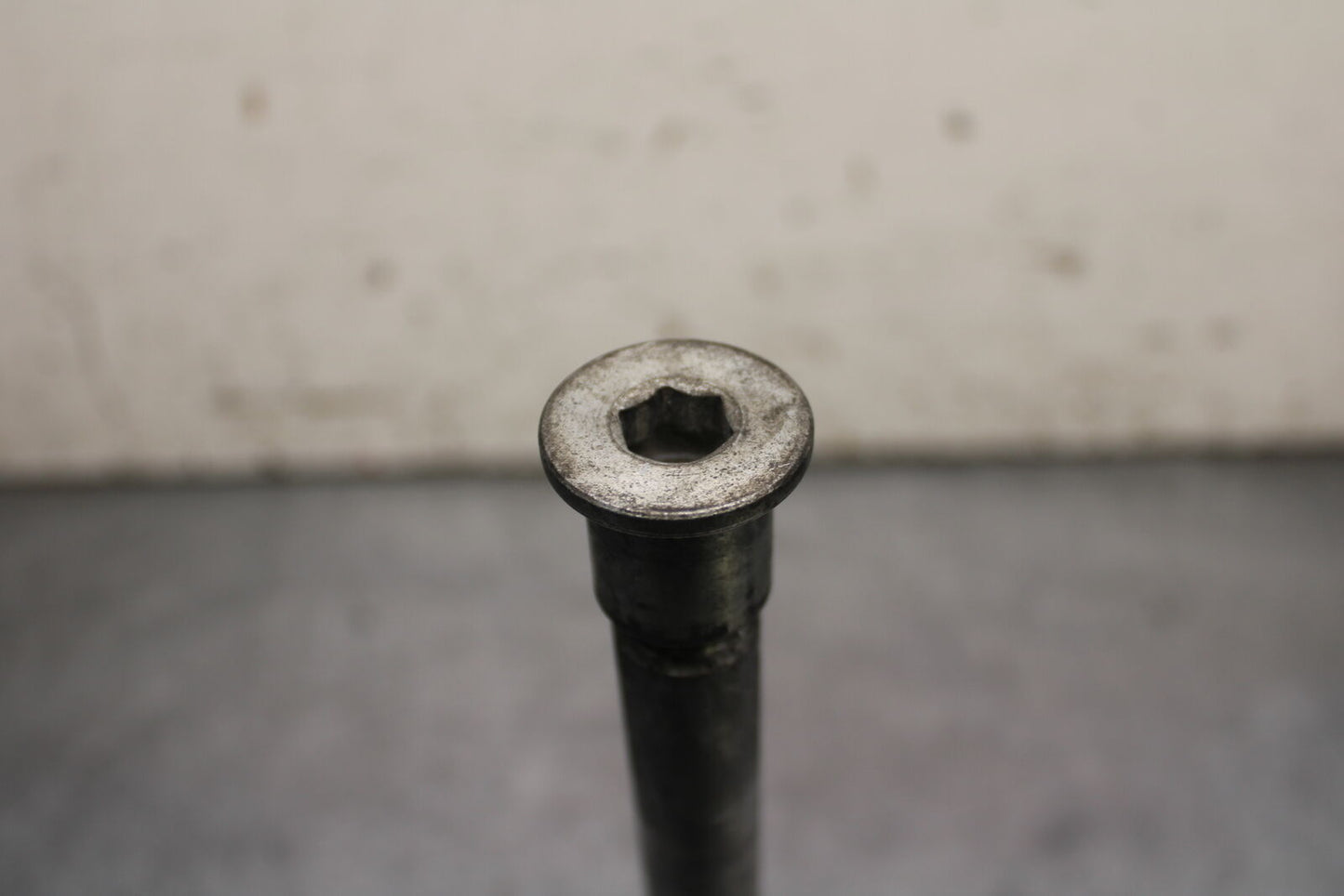 12-13 KAWASAKI Z1000 REAR AXLE BACK WHEEL RIM PIVOT BOLT AXEL BB743