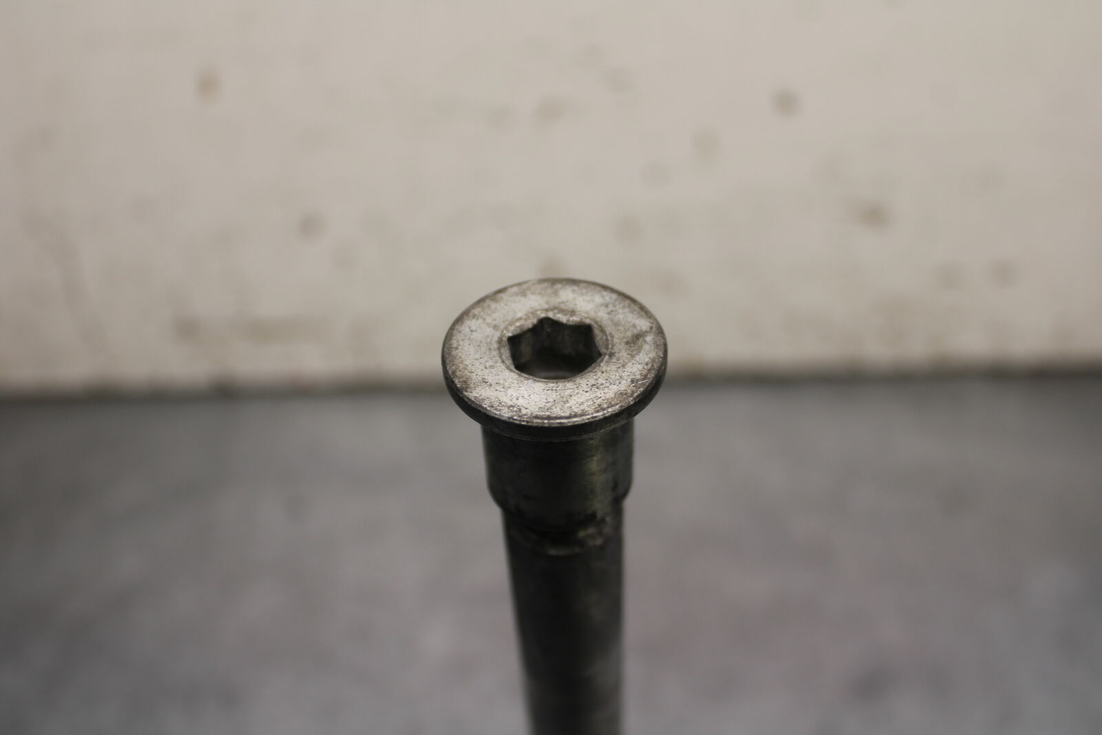 12-13 KAWASAKI Z1000 REAR AXLE BACK WHEEL RIM PIVOT BOLT AXEL BB743