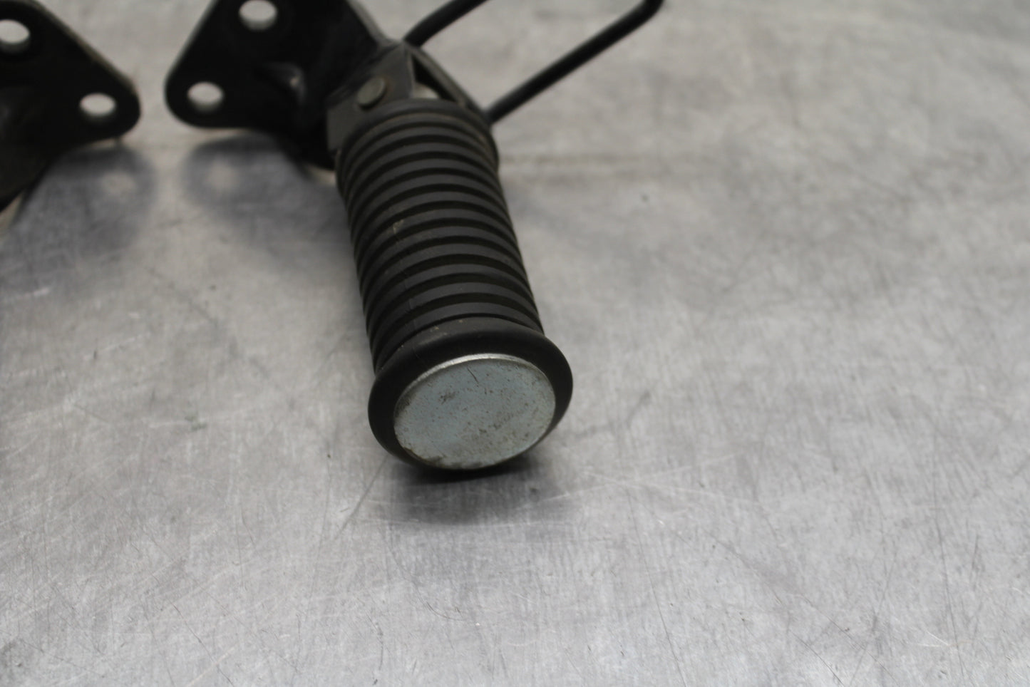 04 SUZUKI INTRUDER 800 REAR PASSENGER FOOT STEP PEG BB758