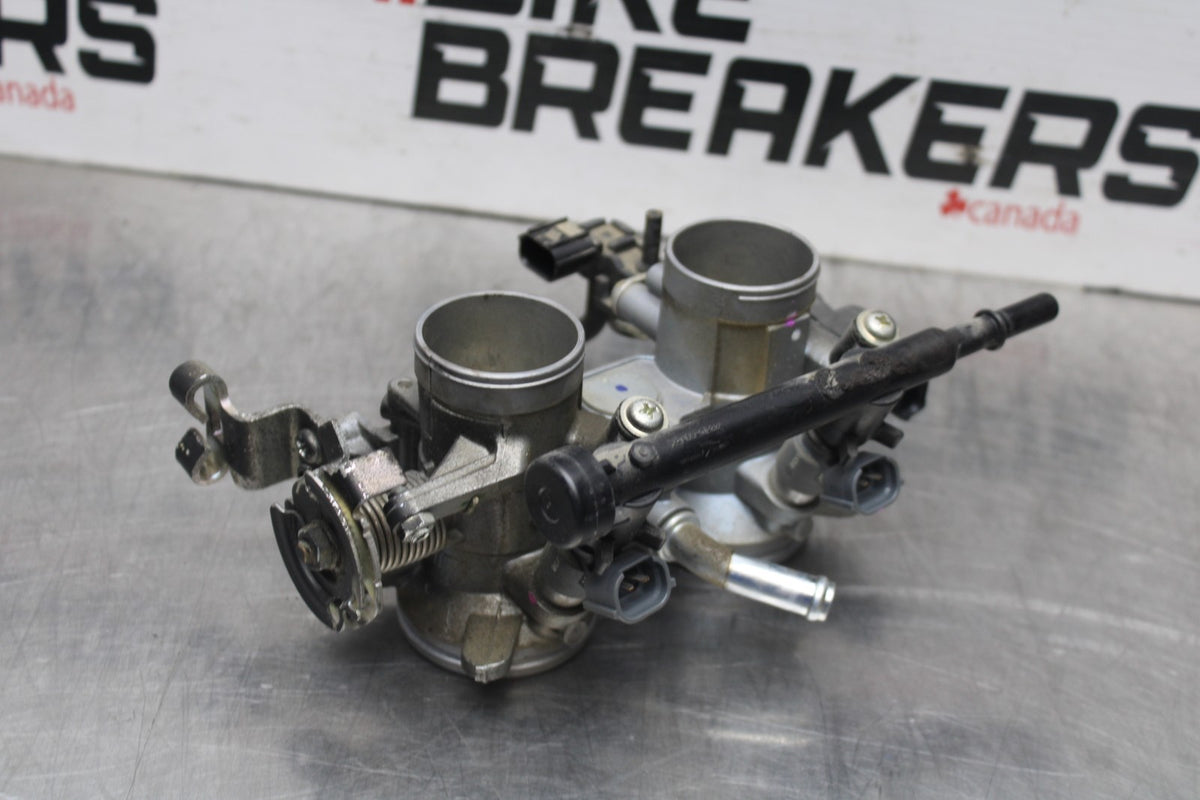 18-23 KAWASAKI NINJA 400 EX400 ABS MAIN FUEL INJECTORS / THROTTLE BODIES BB795