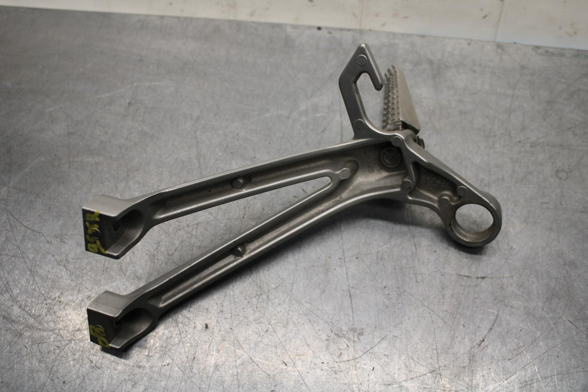 2008 Suzuki GSXR 600 750 RIGHT REAR BACK PASSENGER PEG 43600-21H00 BB584