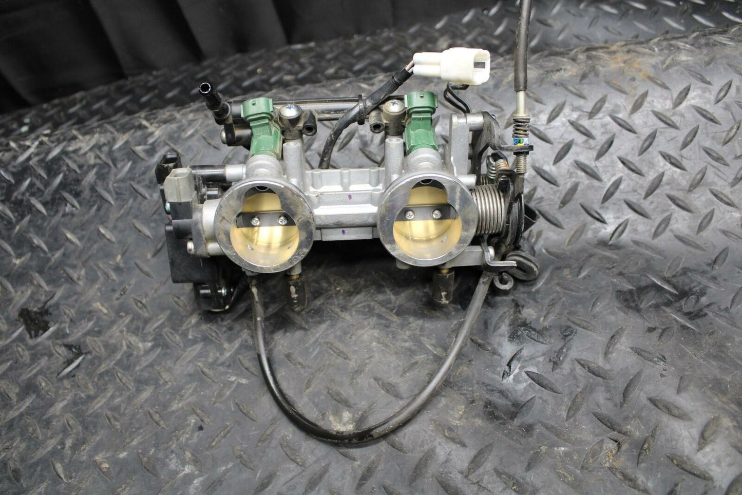 12-17 KAWASAKI NINJA 650 MAIN FUEL INJECTORS / THROTTLE BODIES BB211