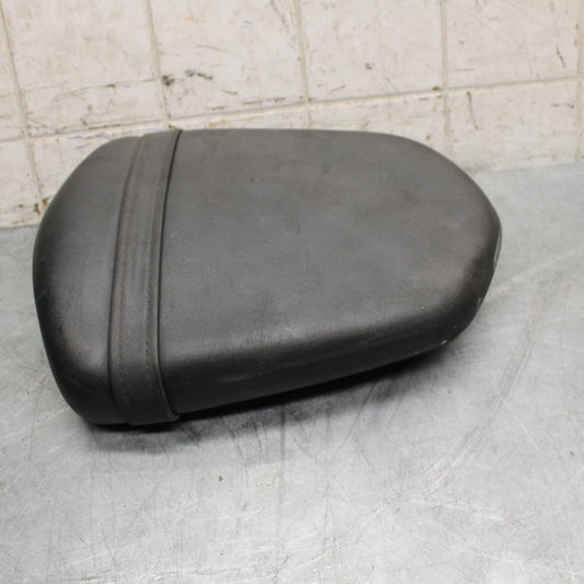 2007 Suzuki GSXR750 REAR BACK PASSENGER TANDEM SEAT PAD SADDLE PILLION BB546