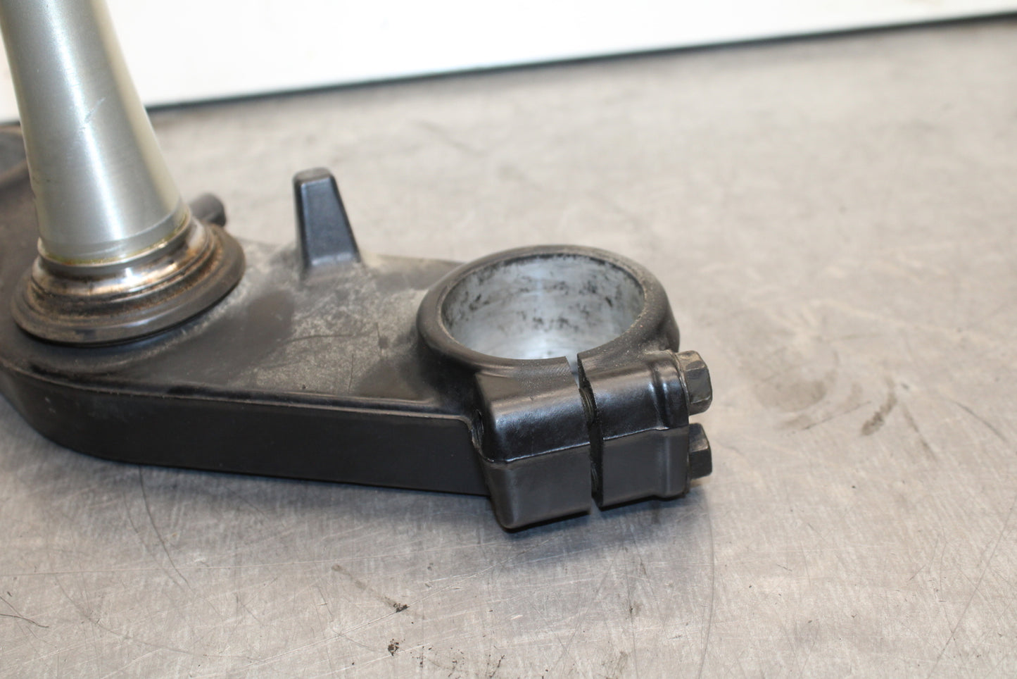 00-02 KAWASAKI NINJA ZX6R FRONT FORKS CLAMP LOWER TRIPLE TREE STEM BB750