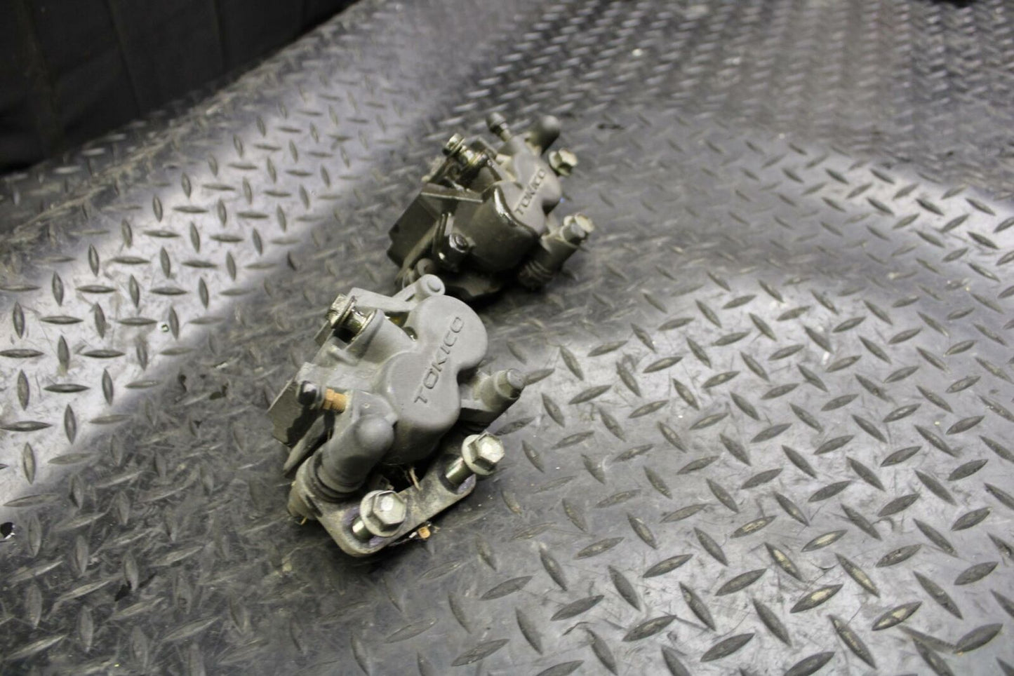 05-06 SUZUKI KATANA 750 GSX750F  FRONT BRAKE CALIPER SET PAIR CALIPERS bb166