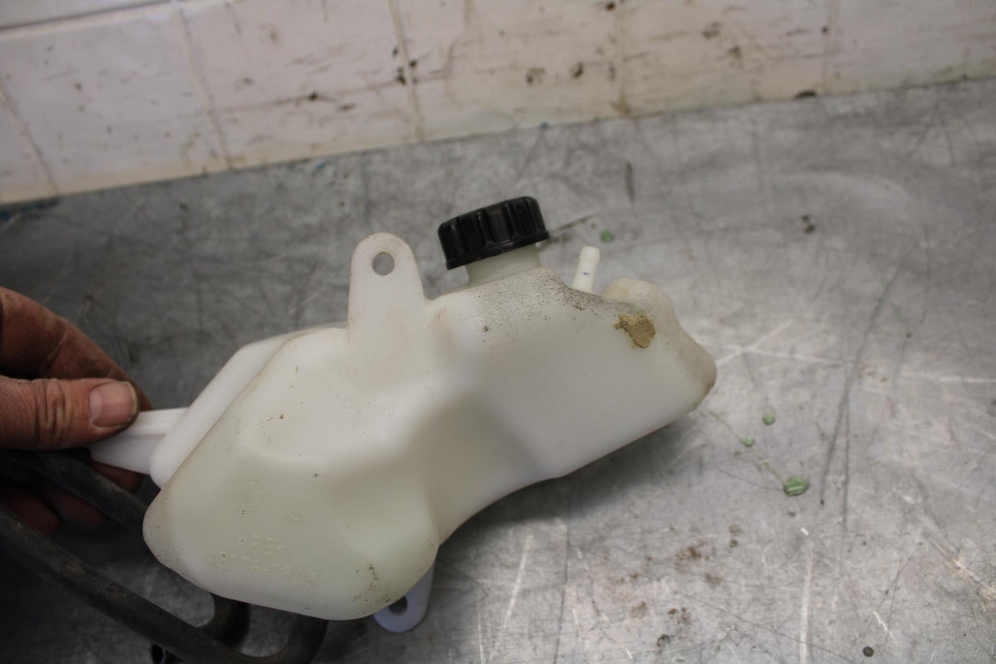 18 KAWASAKI Z 400 COOLANT WATER TANK RESERVOIR BOTTLE BB469