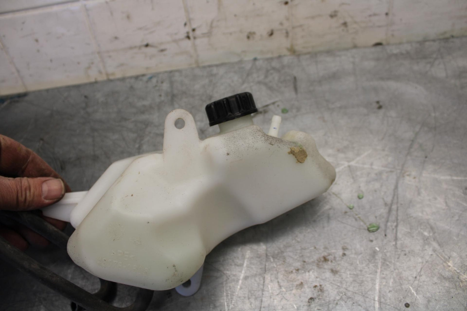 18 KAWASAKI Z 400 COOLANT WATER TANK RESERVOIR BOTTLE BB469