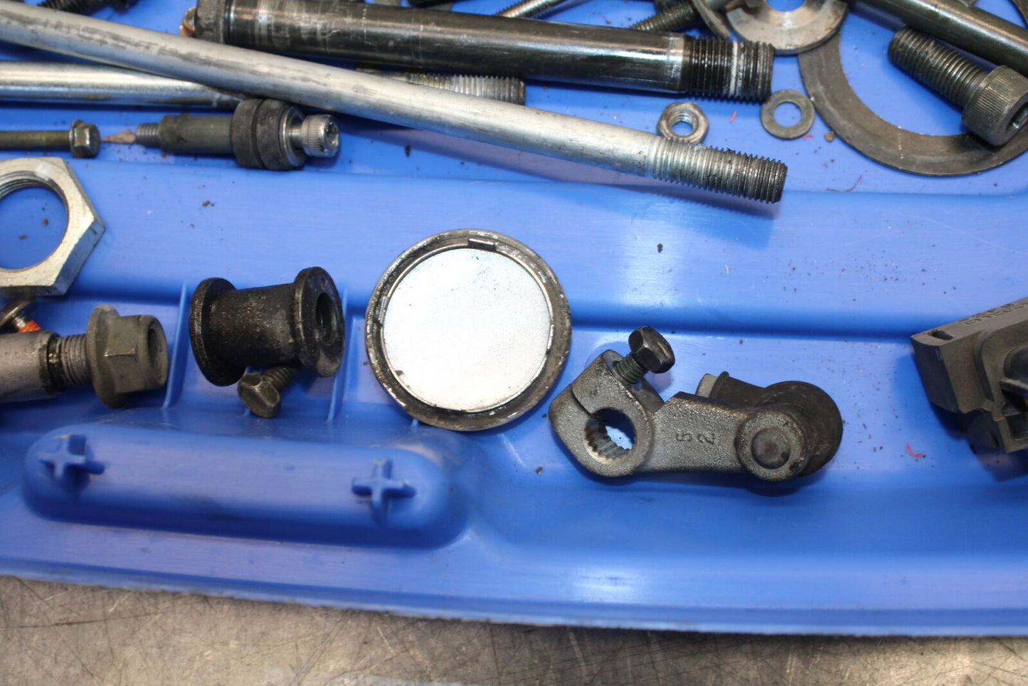 05-09 SUZUKI BOULEVARD C90 MOUNTING BOLTS HARDWARE MOTOR SCREWS BB692