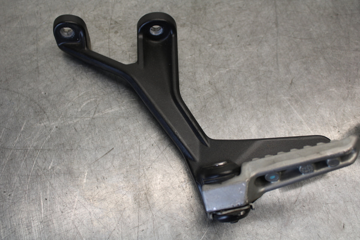18-23 KAWASAKI NINJA 400 REAR BACK PASSENGER PEG SET PAIR BB679