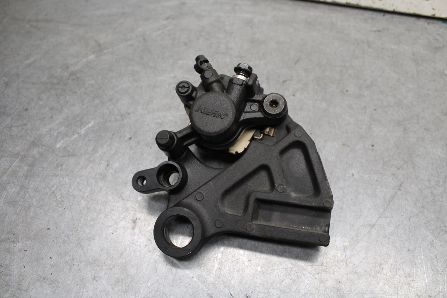 13-18 KAWASAKI NINJA ZX6R REAR BRAKE CALIPER W MOUNT BRACKET 43080-0114-DJ BB666