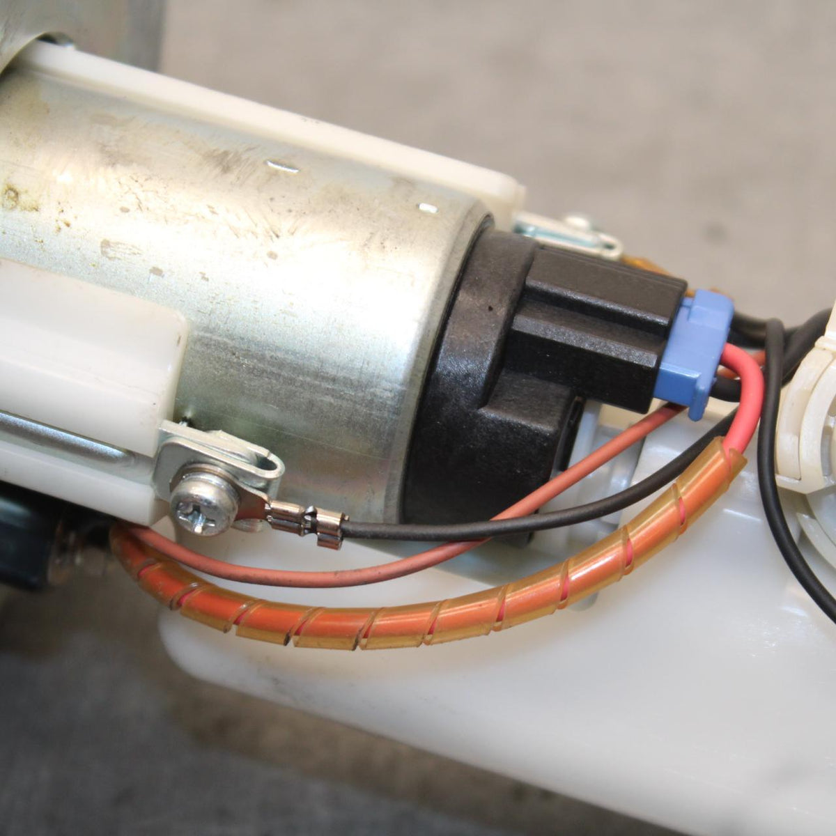 06-07 SUZUKI GSXR750 FUEL PUMP GAS PETROL SENDER UNIT 15100-01H00 BB645