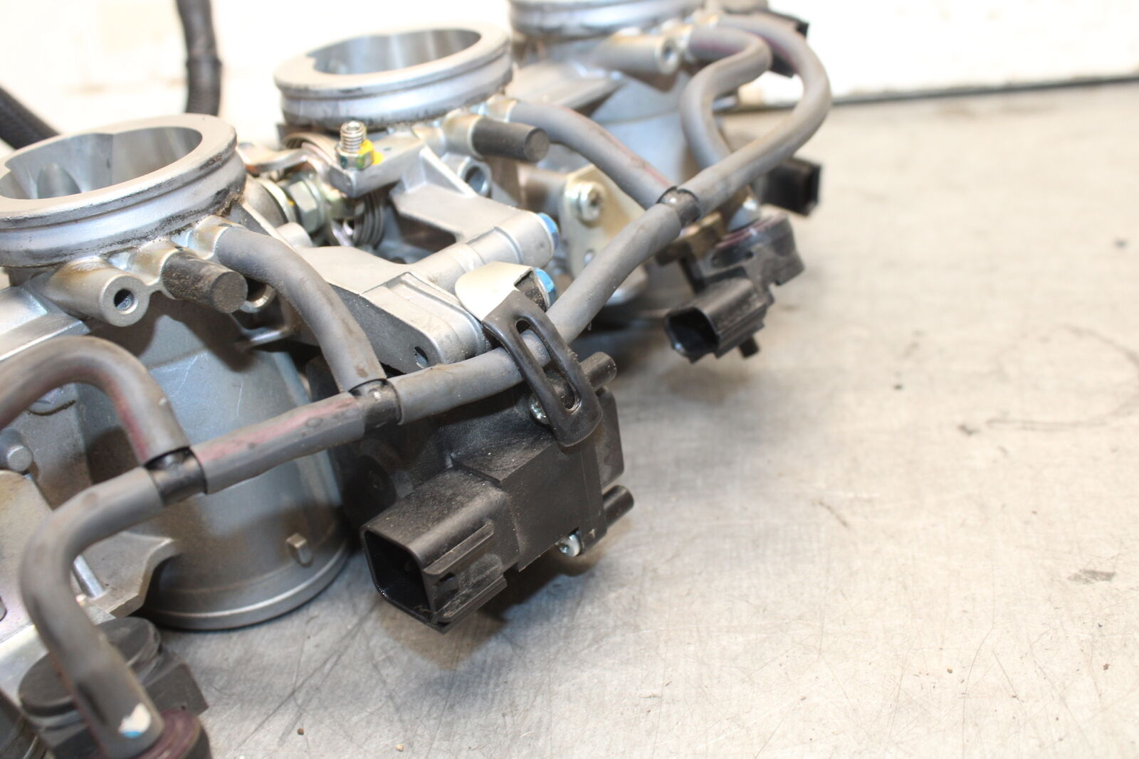 13-18 KAWASAKI NINJA ZX6R MAIN FUEL INJECTORS / THROTTLE BODIES BB682