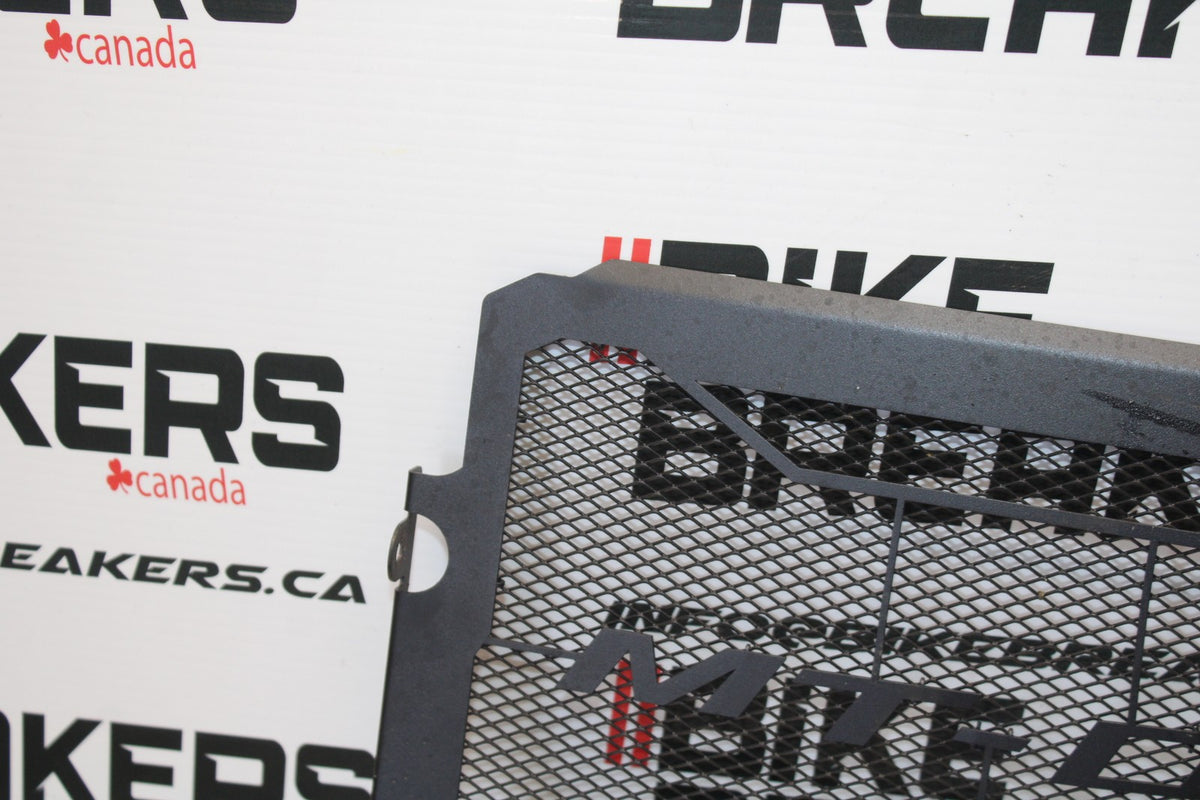 23-24 YAMAHA MT-07 ENGINE RADIATOR COVER GUARD BB194