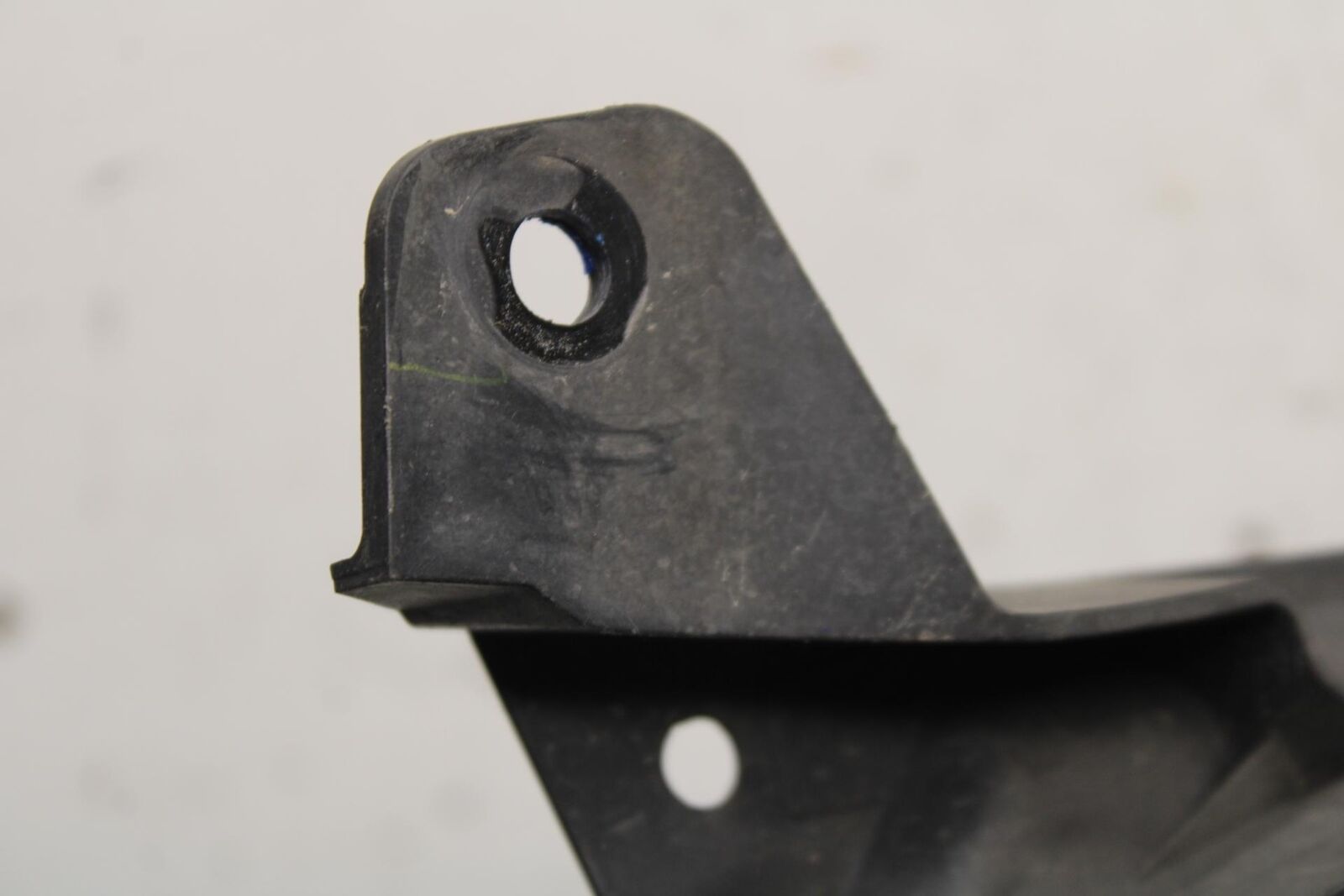 11-23 SUZUKI GSXR 750 REAR BACK WHEEL TIRE HUGGER FENDER BB630