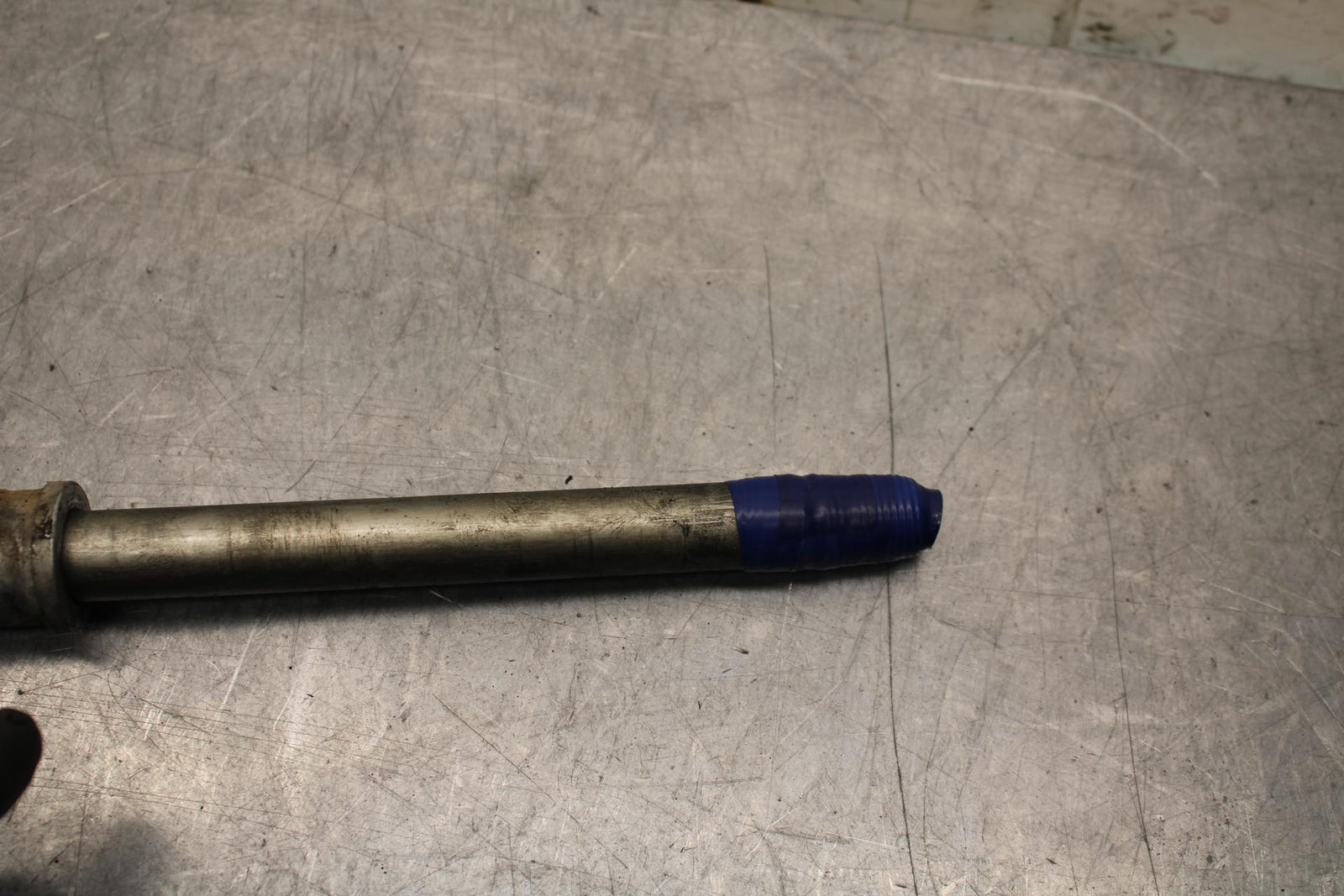 2012 Yamaha FZ8 FRONT WHEEL RIM AXLE PIVOT BOLT 39P-25181-00-00 BB550