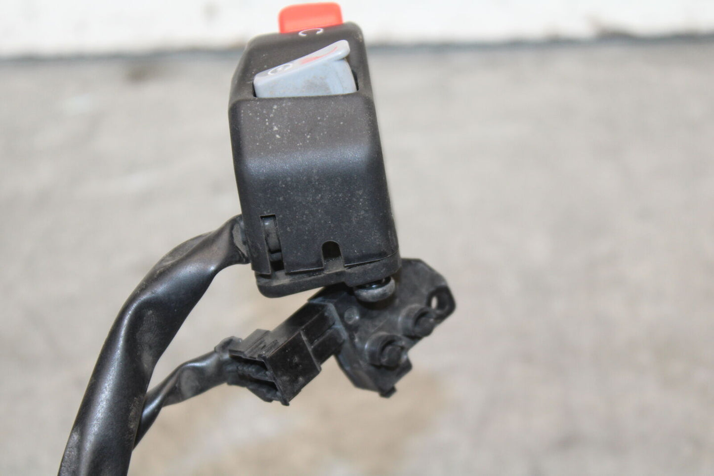 13-18 KAWASAKI NINJA ZX6R RIGHT CLIP ON HANDLE KILL OFF START SWITCHES  BB682