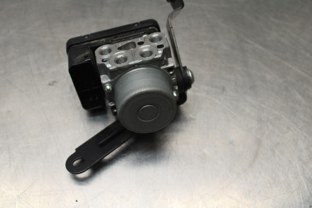 23-24 KAWASAKI ZX4R ZX 4RR ZX4 RR ABS PUMP UNIT MODULE BB827