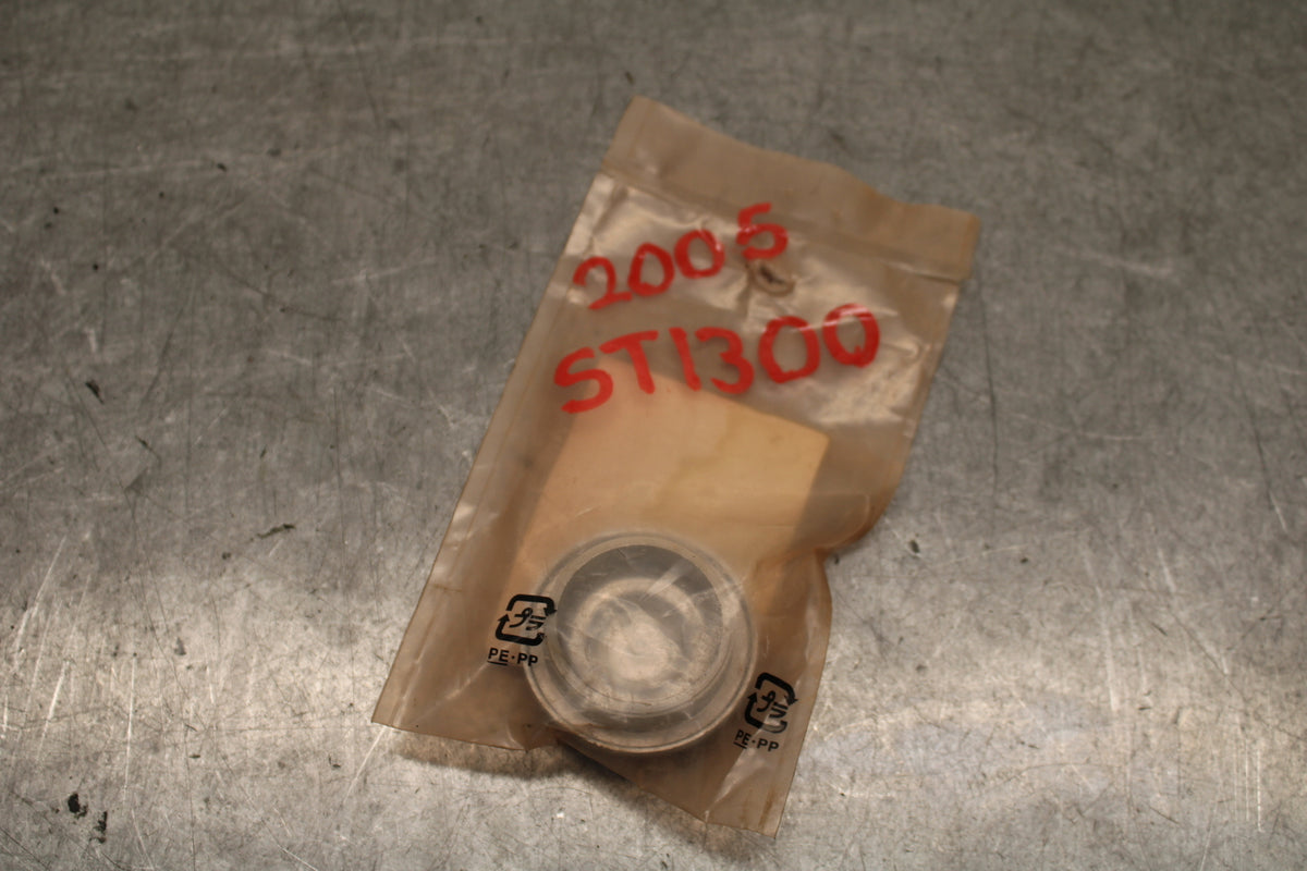 04-12 HONDA ST1300A FINAL DRIVE DIFFERENTIAL FILL CAP OEM BB669
