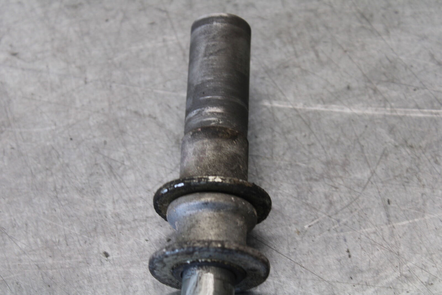 05-09 SUZUKI BOULEVARD C90 FRONT WHEEL RIM AXLE PIVOT BOLT BB692