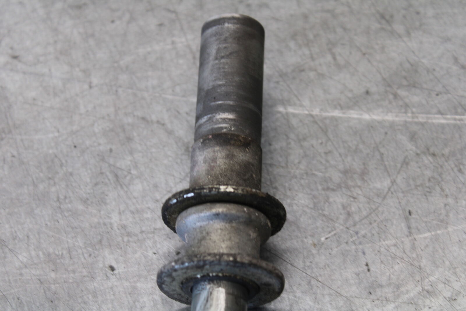 05-09 SUZUKI BOULEVARD C90 FRONT WHEEL RIM AXLE PIVOT BOLT BB692