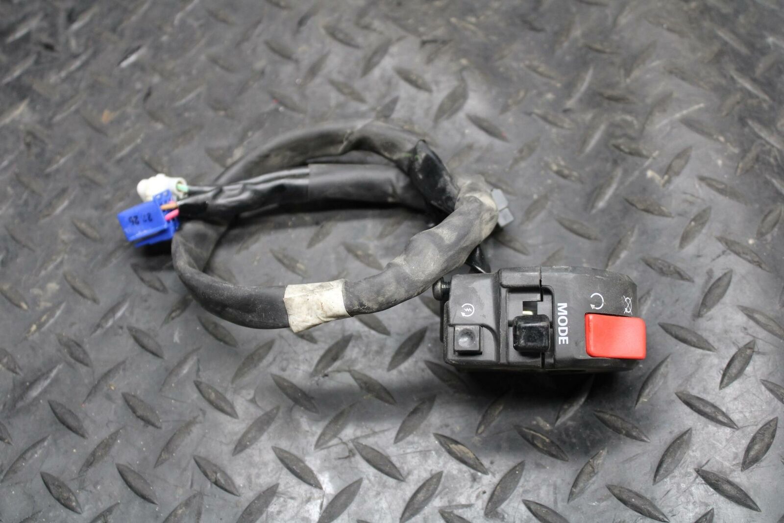 09-14 YAMAHA YZF R1 RIGHT CLIP ON HANDLE KILL OFF START SWITCH SWITCHES BB196