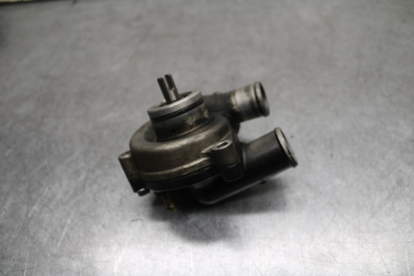 06 YAMAHA YZF R6 ENGINE WATER COOLANT PUMP  BB716