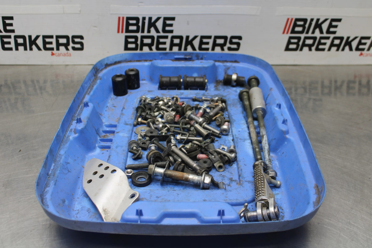 05-06 KAWASAKI NINJA ZX6R LEFTOVER MOUNTING BOLTS HARDWARE SCREWS BB877