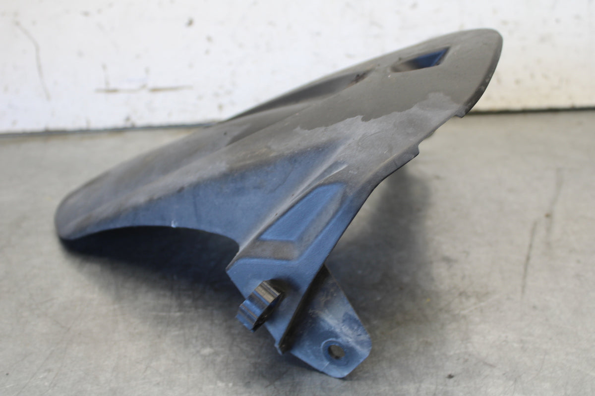 11-24 SUZUKI GSXR750 REAR BACK WHEEL TIRE HUGGER FENDER BB687
