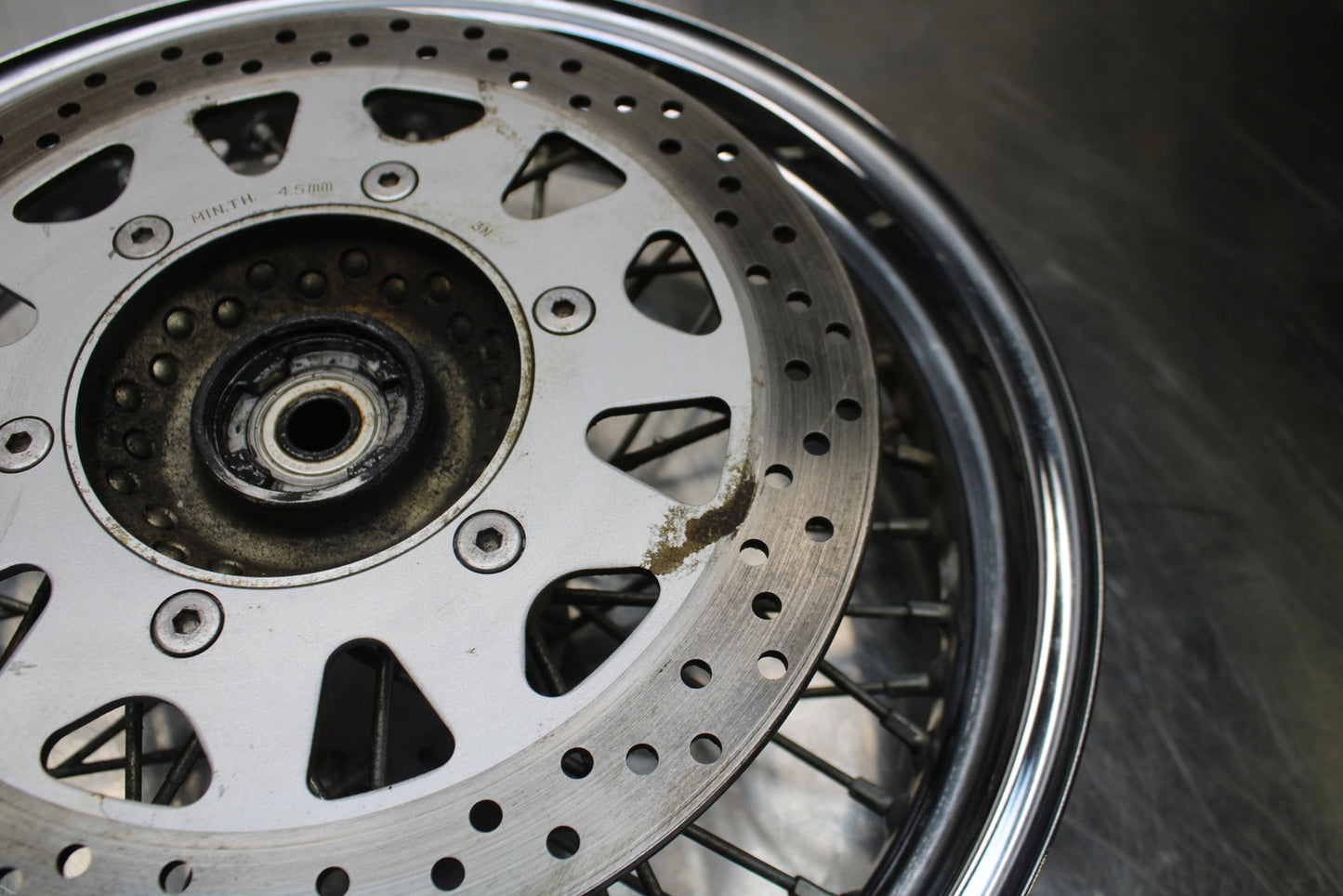 04 SUZUKI INTRUDER 800 FRONT WHEEL FRONT RIM & ROTOR BB758