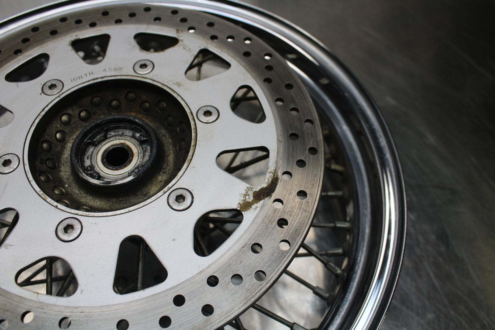 04 SUZUKI INTRUDER 800 FRONT WHEEL FRONT RIM & ROTOR BB758