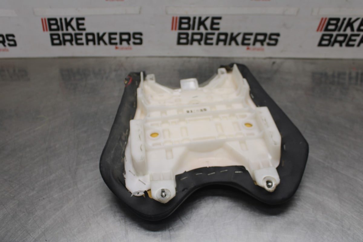 08-16 YAMAHA YZF R6 FRONT DRIVERS SEAT PAD SADDLE PILLION BB929