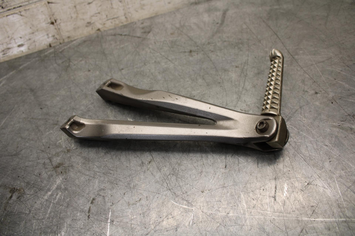 2007 Yamaha YZF R1 LEFT REAR PASSENGER PEG 5JJ-27431-10-00 5VY-2741L-00-00 BB523