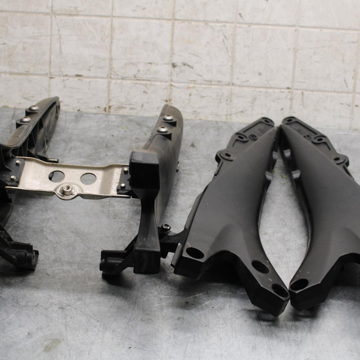 06-07 SUZUKI GSXR600 750 REAR BACK TAIL SUBFRAME SUB FRAME BB543