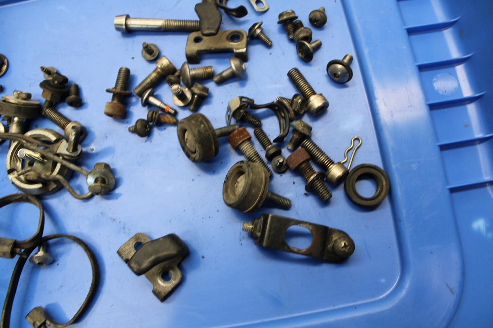 91-92 SUZUKI GSXR1100 GSXR 1100M BOLT LEFTOVER BRACKET BB435