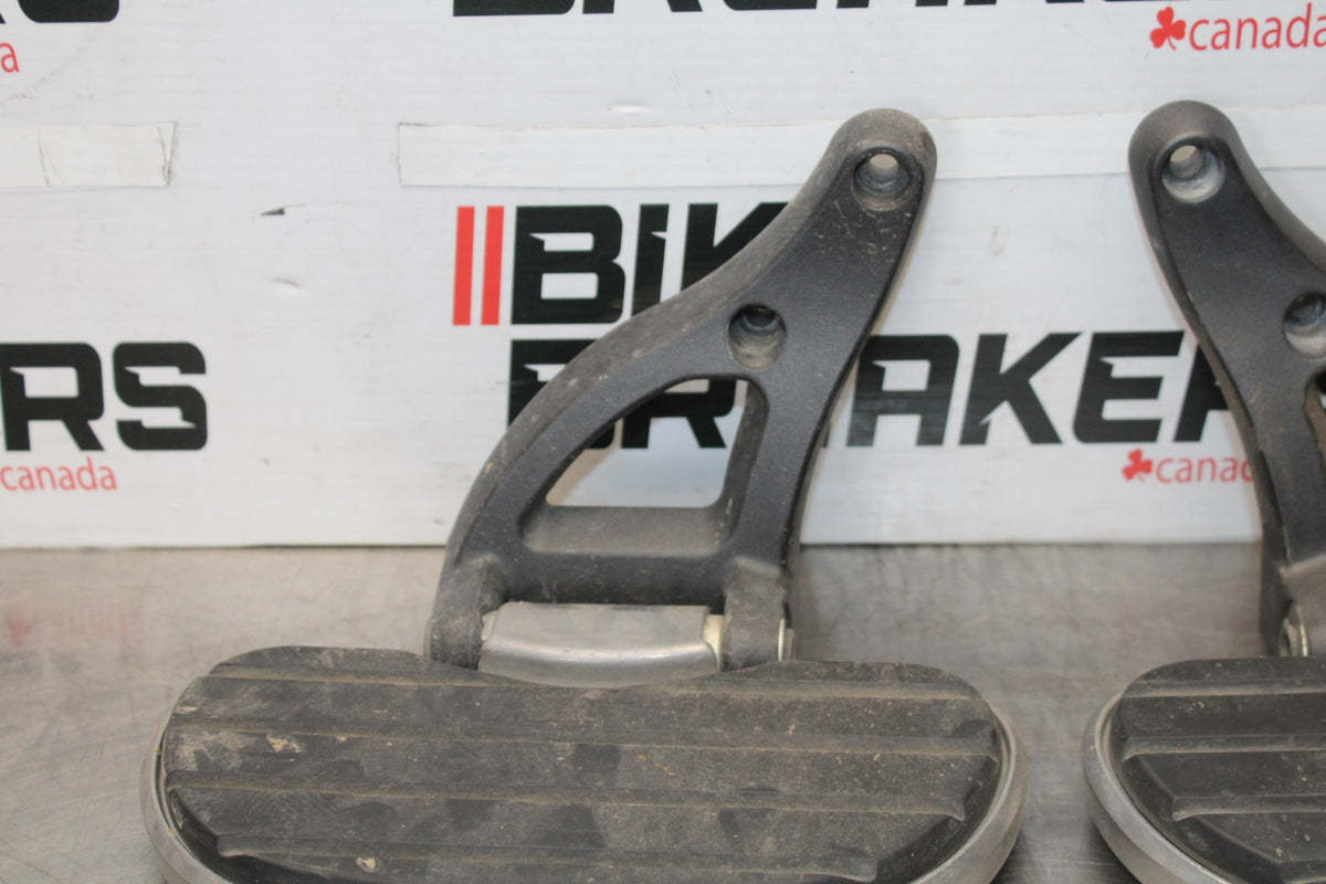 08 KAWASAKI VULCAN 1600 VN1600D NOMAD REAR PASSENGER FOOT STEP SET PAIR BB904