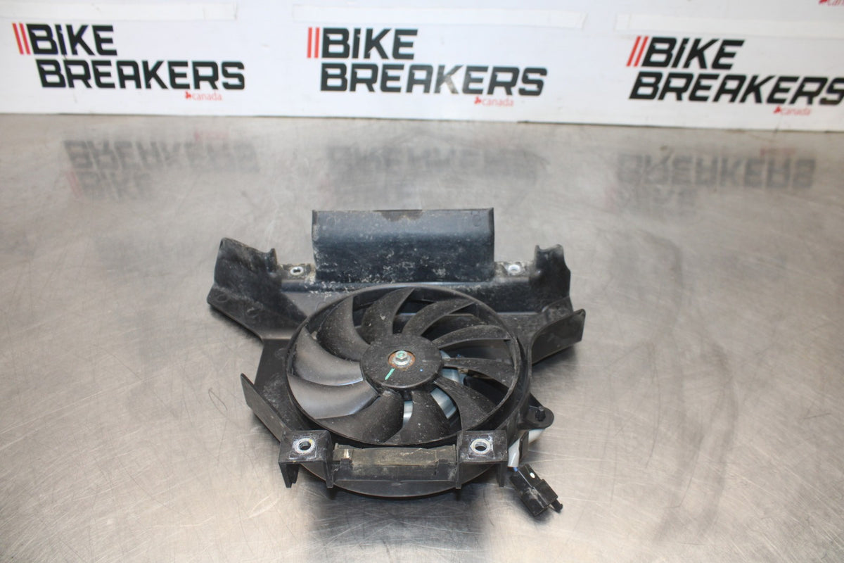 24-25 KAWASAKI NINJA 500 ABS ENGINE RADIATOR COOLING FAN BB899