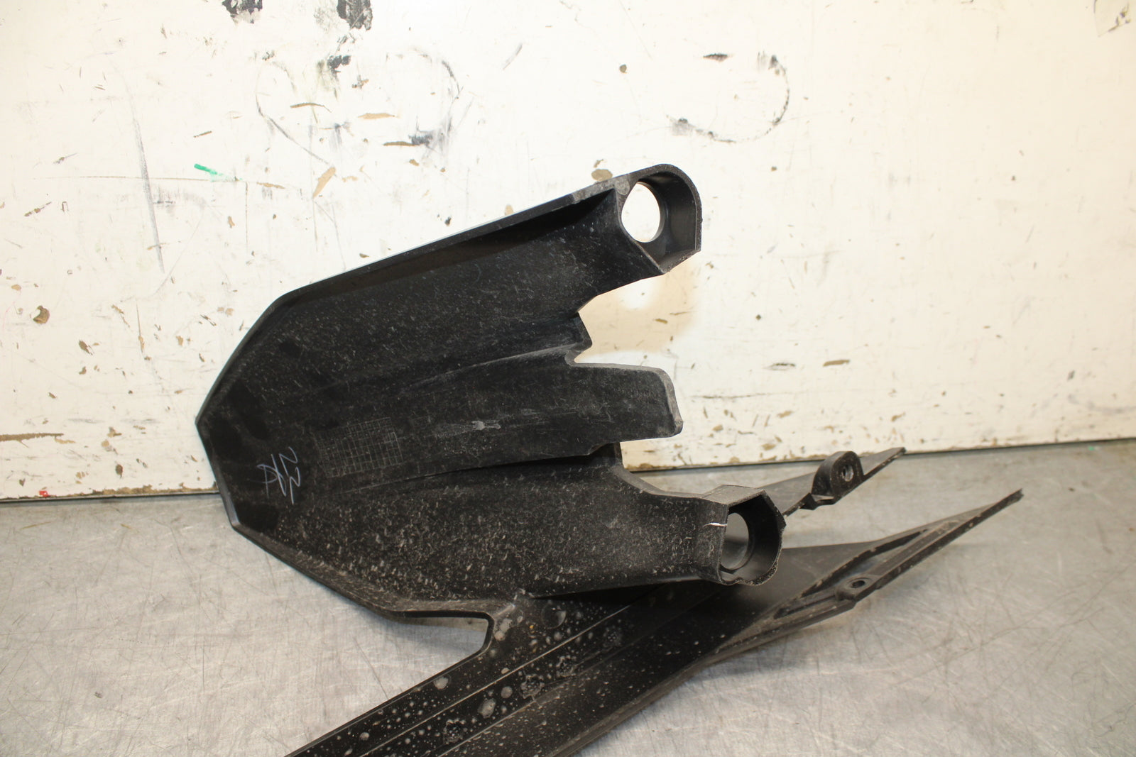 17-24 KTM 390 DUKE REAR BACK WHEEL TIRE HUGGER FENDER BB734